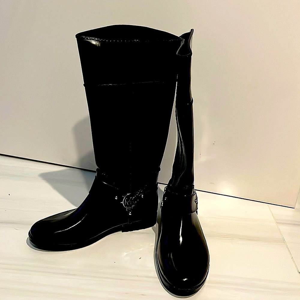 Michael Kor high rain boots worn once. Tags still on the bottom! Size 10